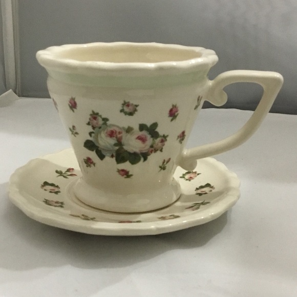 Floral tea cup and saucer by Michel and company - Picture 4 of 10